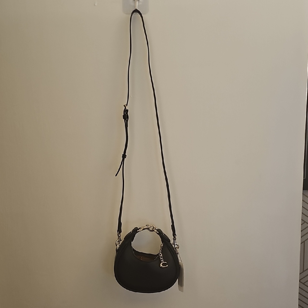 Chic Black Handbag - Picture 6 of 6